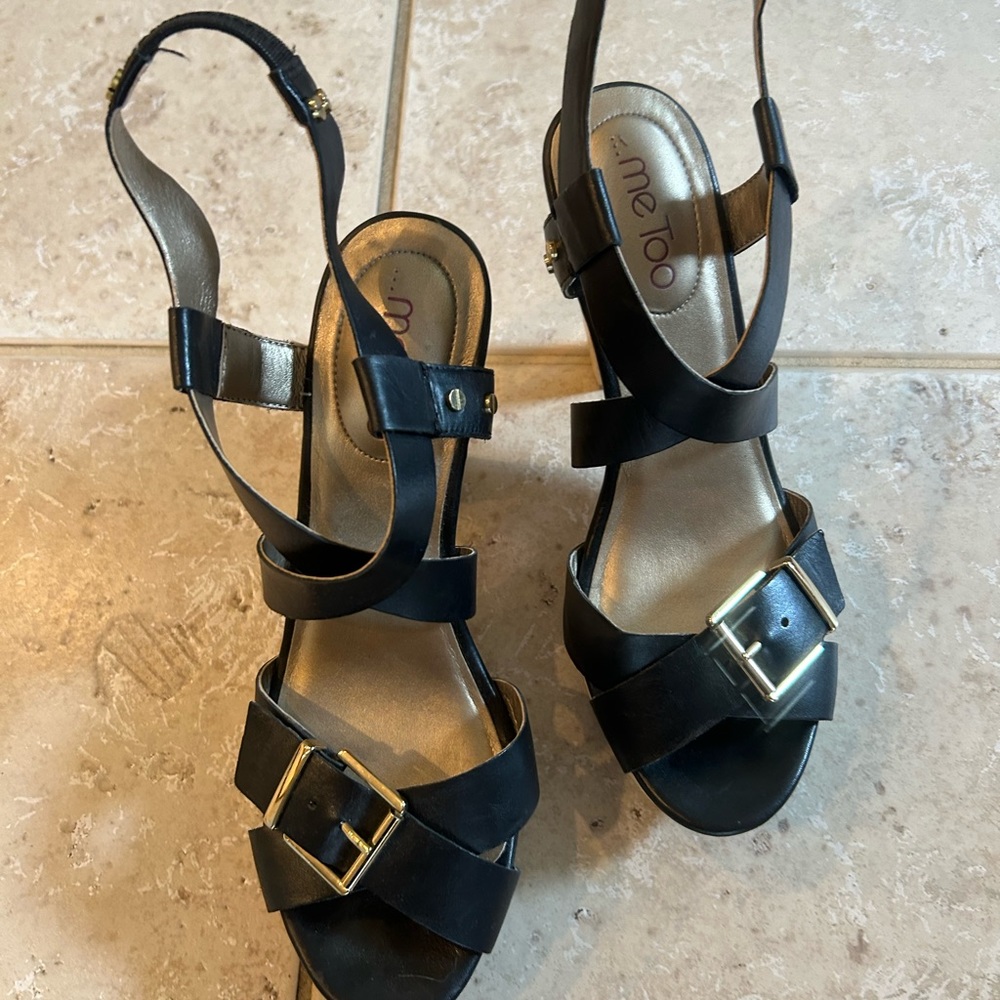 Me too women’s shoes. Hardly worn. Fashionable.